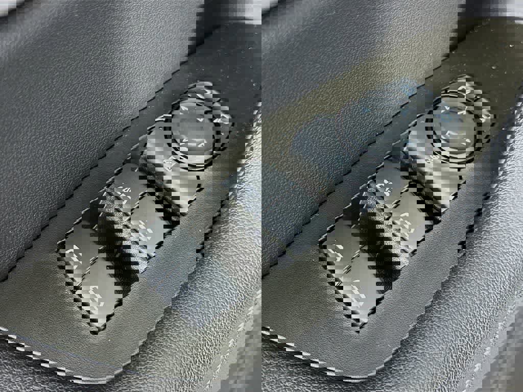 Used 2023 Chevrolet Blazer LT image 29