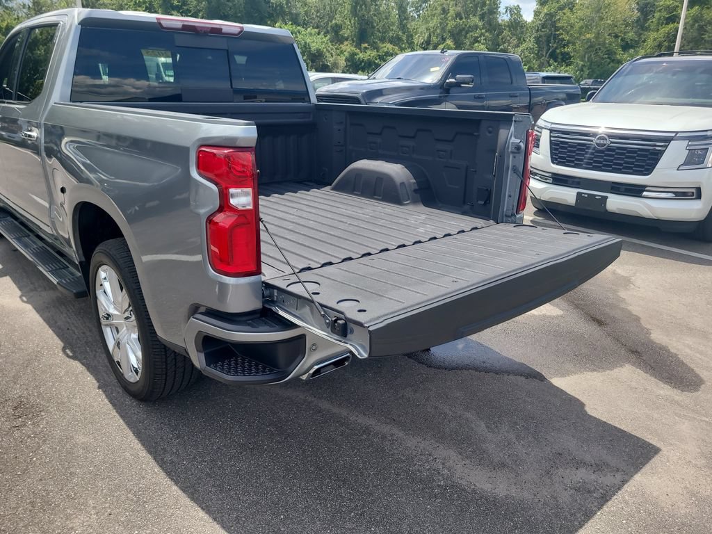 Used 2025 Chevrolet Silverado 1500 High Country w/ High Country Premium Package AWD/4WD image 8
