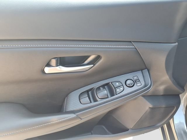 Used 2025 Nissan Sentra SV FWD image 14