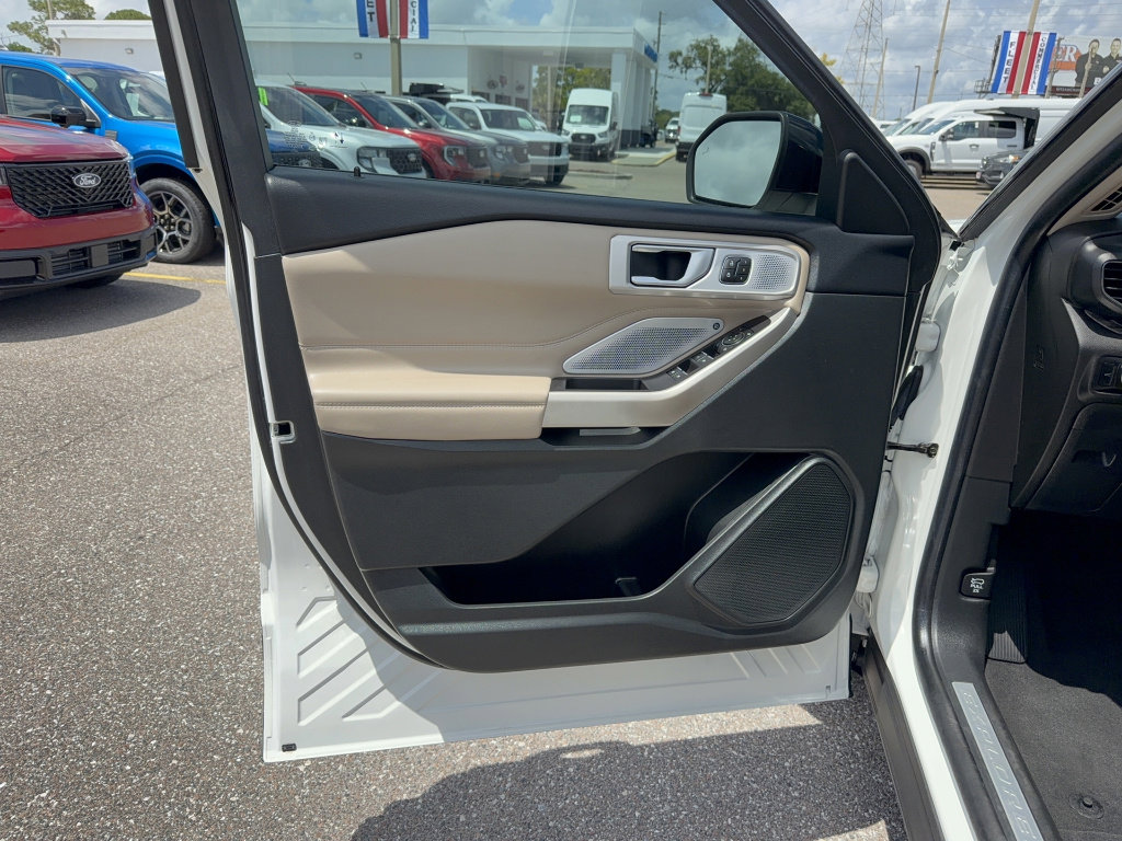 Certified 2023 Ford Explorer Limited w/ Limited Technology Package RWD image 8
