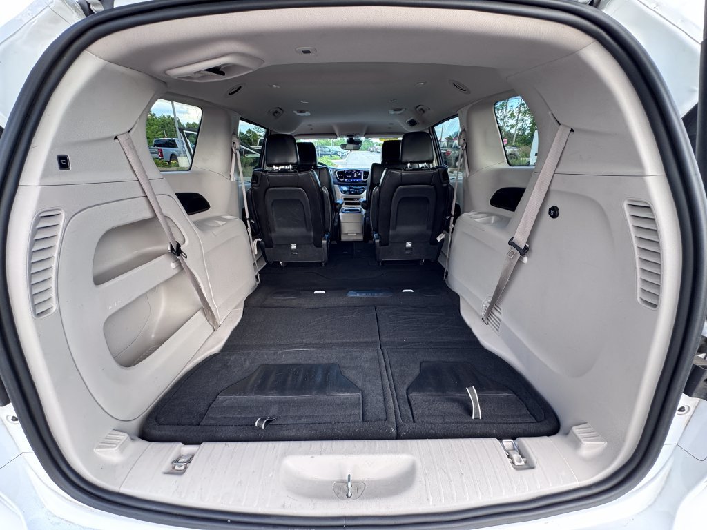 Used 2023 Chrysler Pacifica Touring-L FWD image 15