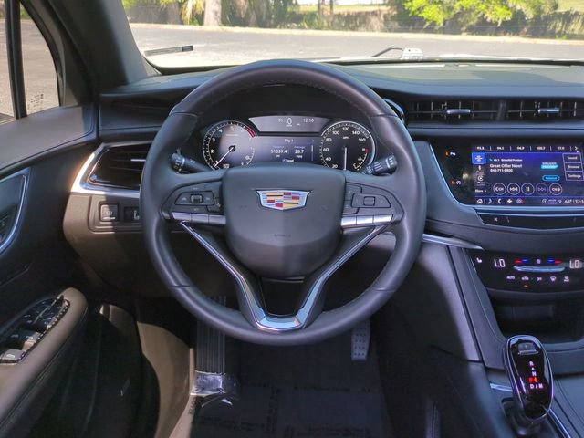 Used 2025 Cadillac XT6 Luxury image 17