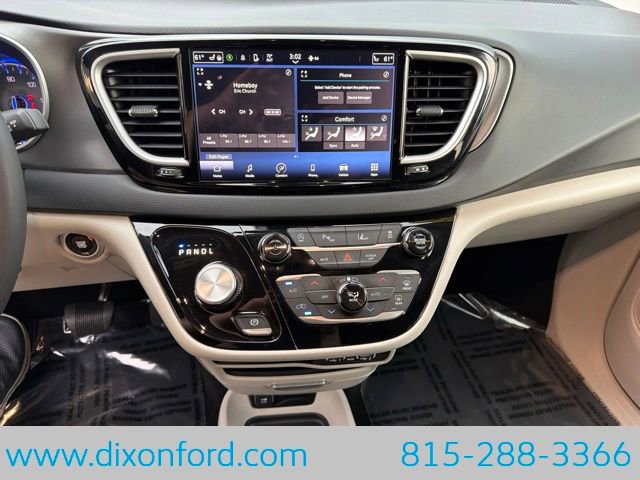 Used 2023 Chrysler Pacifica Touring-L FWD image 12