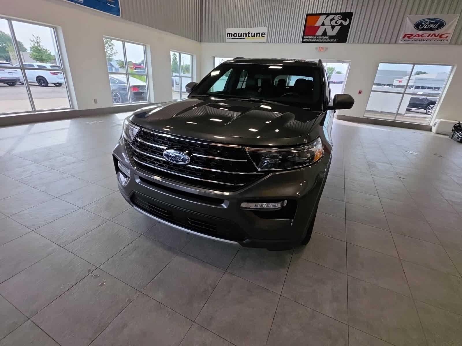 Certified 2020 Ford Explorer XLT w/ Equipment Group 202A AWD/4WD image 2