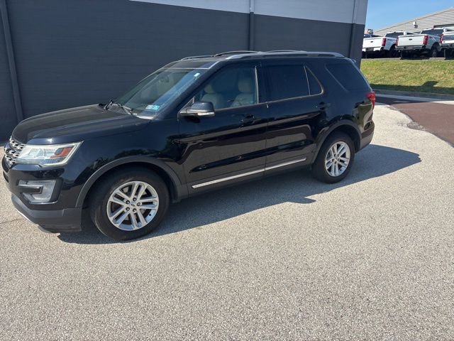 Certified 2017 Ford Explorer XLT w/ Equipment Group 202A FWD image 6