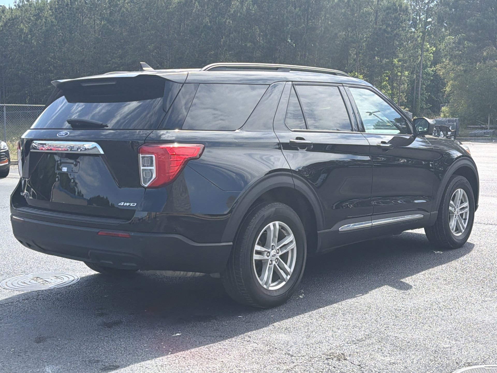 Certified 2023 Ford Explorer XLT AWD/4WD image 9