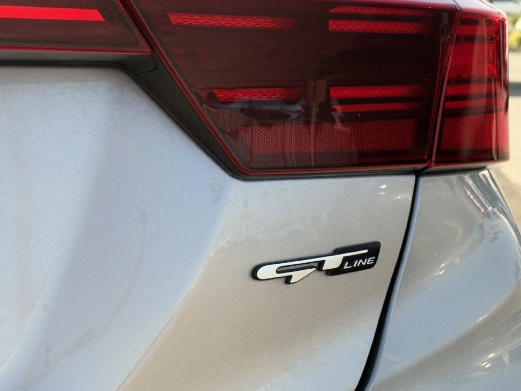 Used 2023 Kia Forte GT-Line w/ GT-Line Premium Package FWD image 9