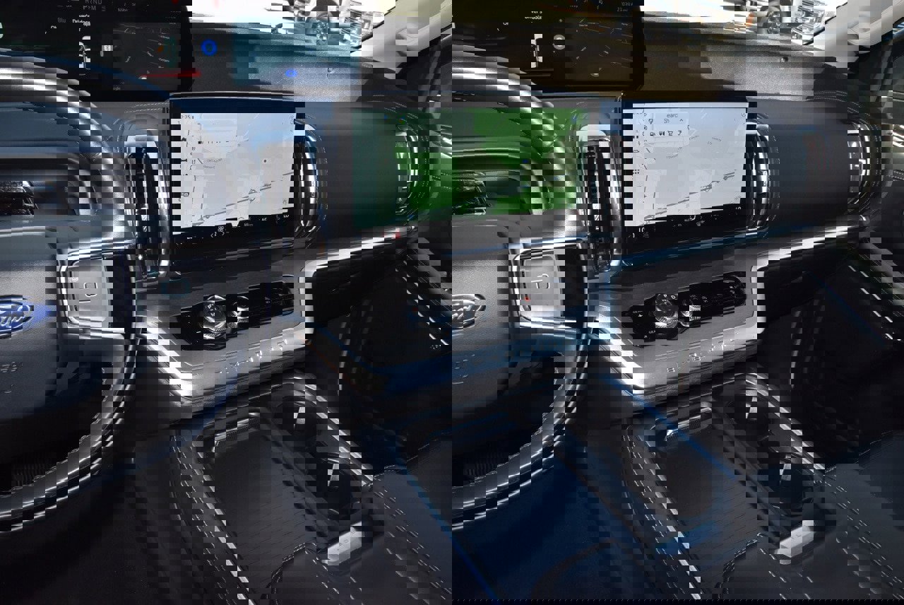 Certified 2025 Ford Expedition Max Platinum image 27