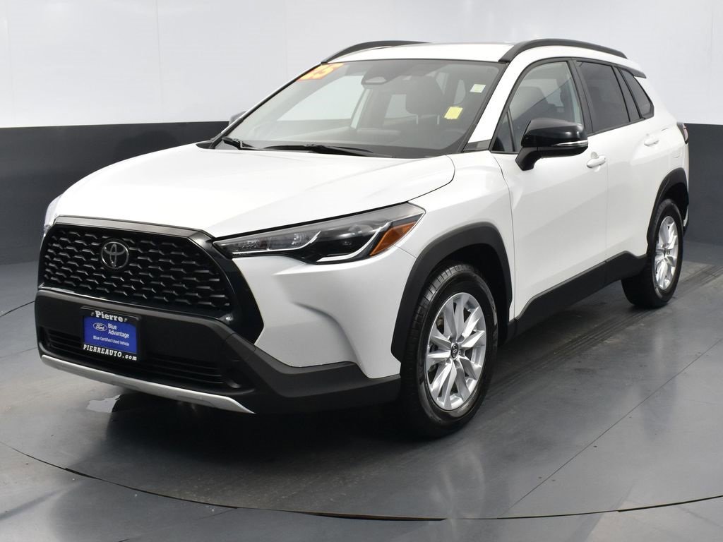 Used 2025 Toyota Corolla Cross LE w/ Moonroof Package