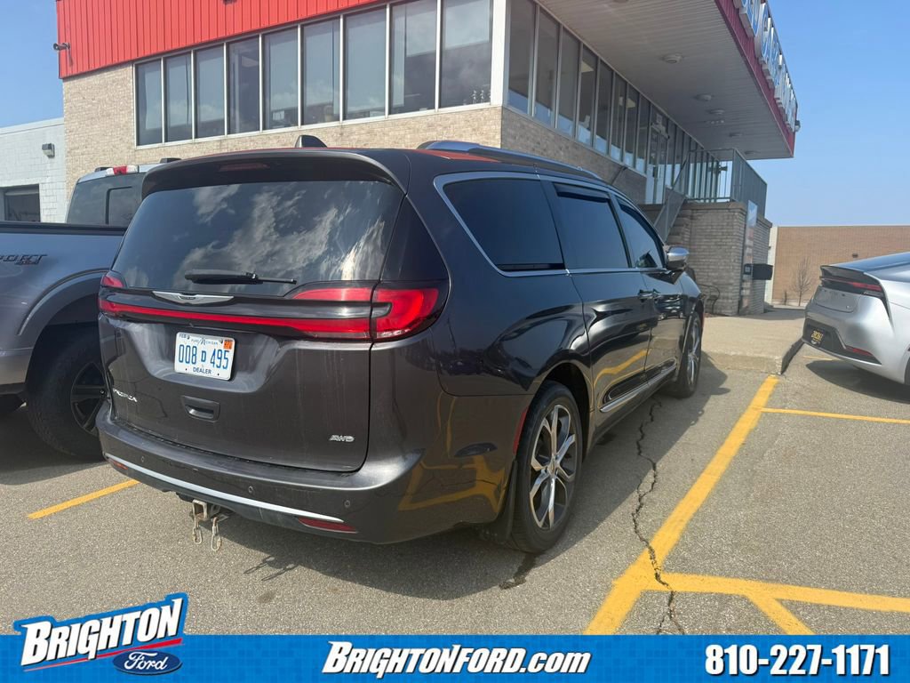 Used 2021 Chrysler Pacifica Pinnacle image 3