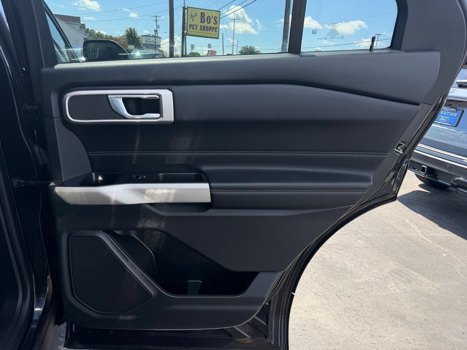 Certified 2022 Ford Explorer XLT w/ Equipment Group 202A AWD/4WD image 35