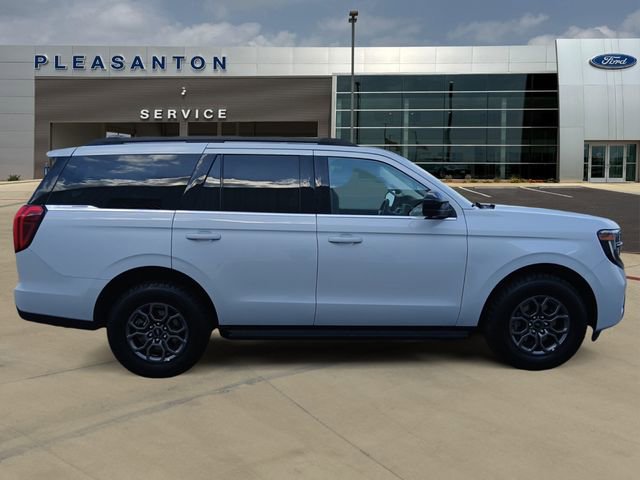 Certified 2025 Ford Expedition Active AWD/4WD image 6