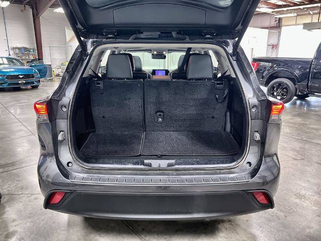 Used 2024 Toyota Highlander XLE FWD image 24