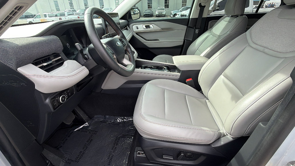 Certified 2025 Ford Explorer Active w/ Active Comfort Package RWD image 23