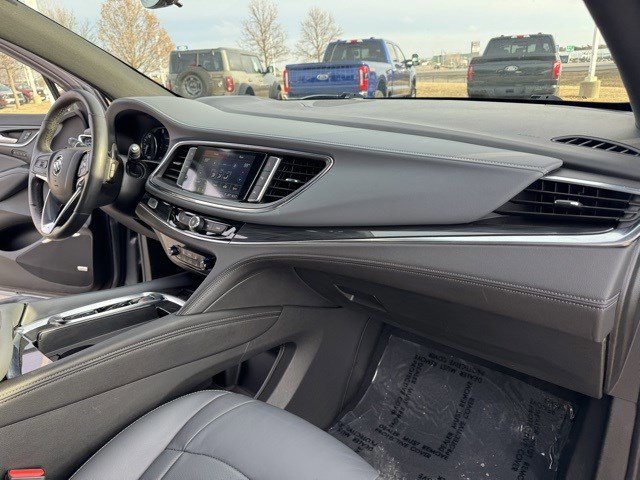 Used 2024 Buick Enclave Premium image 38