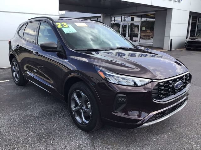 Certified 2023 Ford Escape ST-Line w/ Tech Pack #1 AWD/4WD image 1