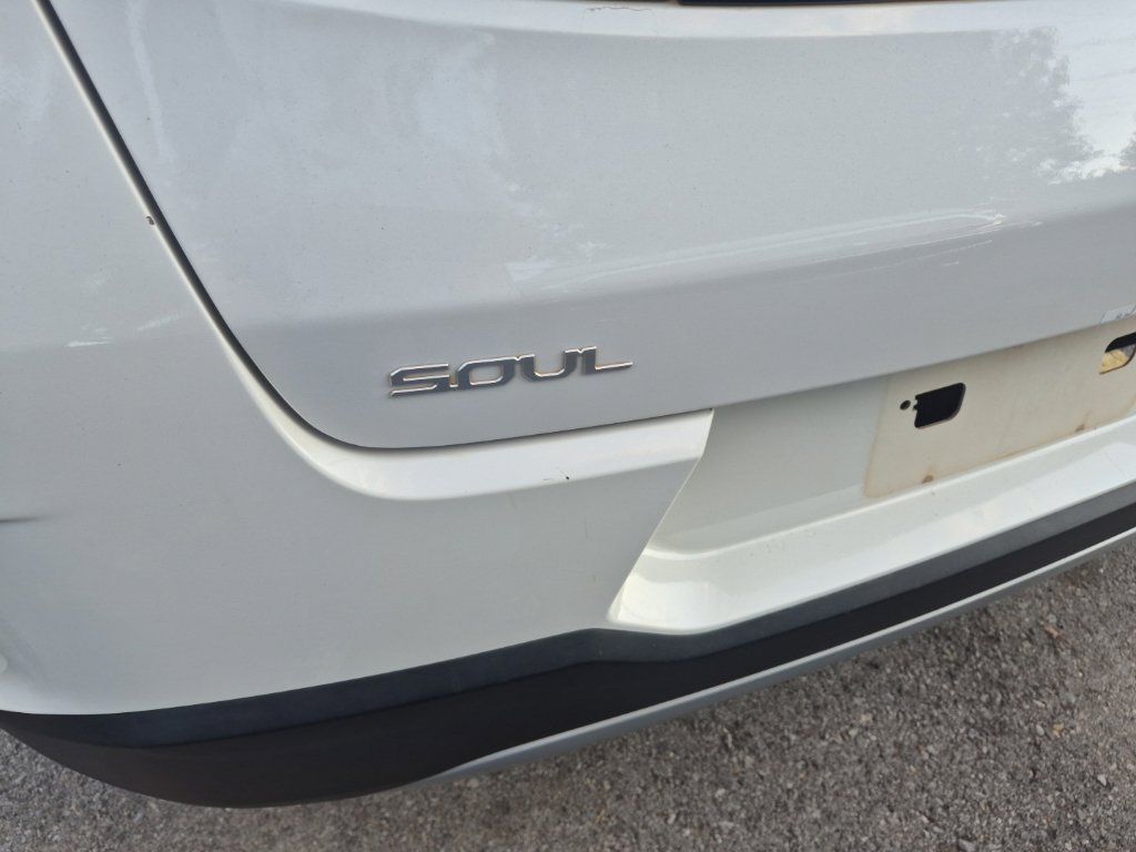 Used 2024 Kia Soul LX w/ LX Technology Package FWD image 16