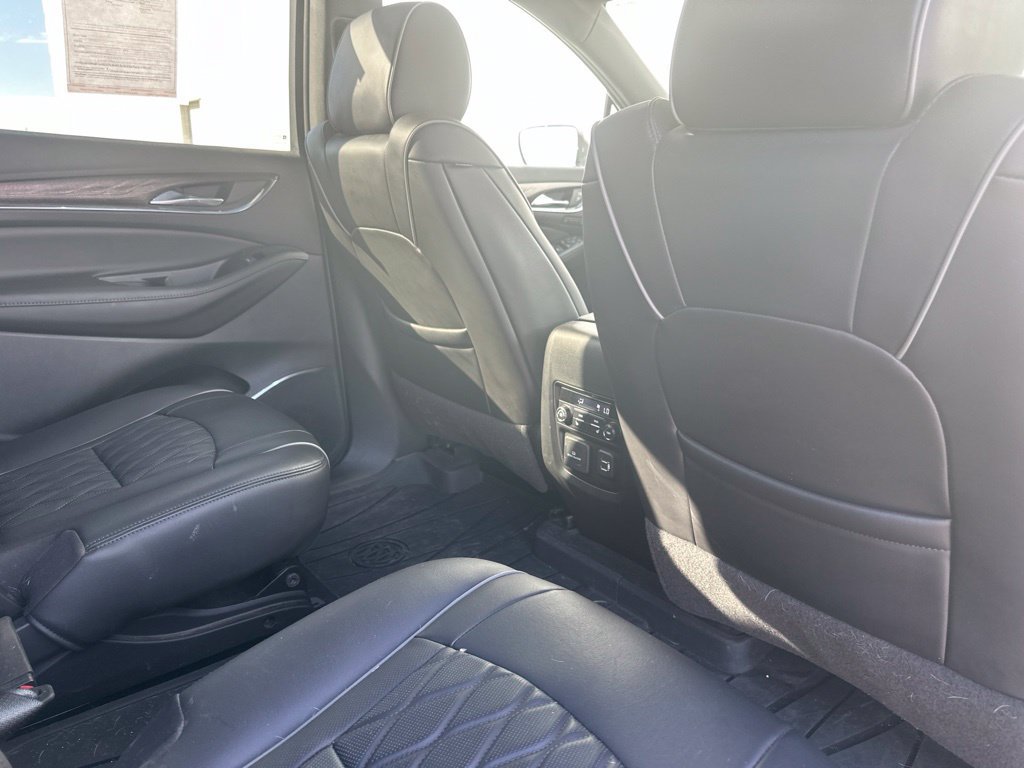 Used 2022 Buick Enclave Avenir w/ Avenir Technology Package AWD/4WD image 31