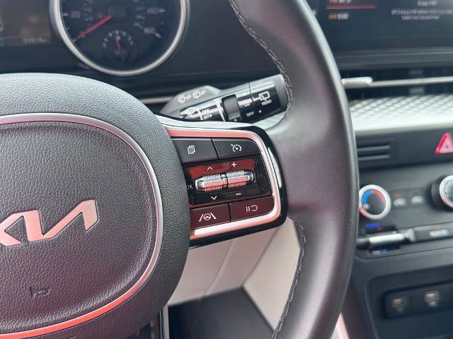 Used 2024 Kia Carnival LX FWD image 17