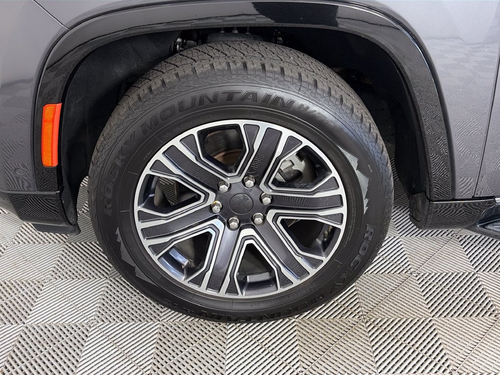 Used 2024 Jeep Wagoneer L Series II AWD/4WD image 8
