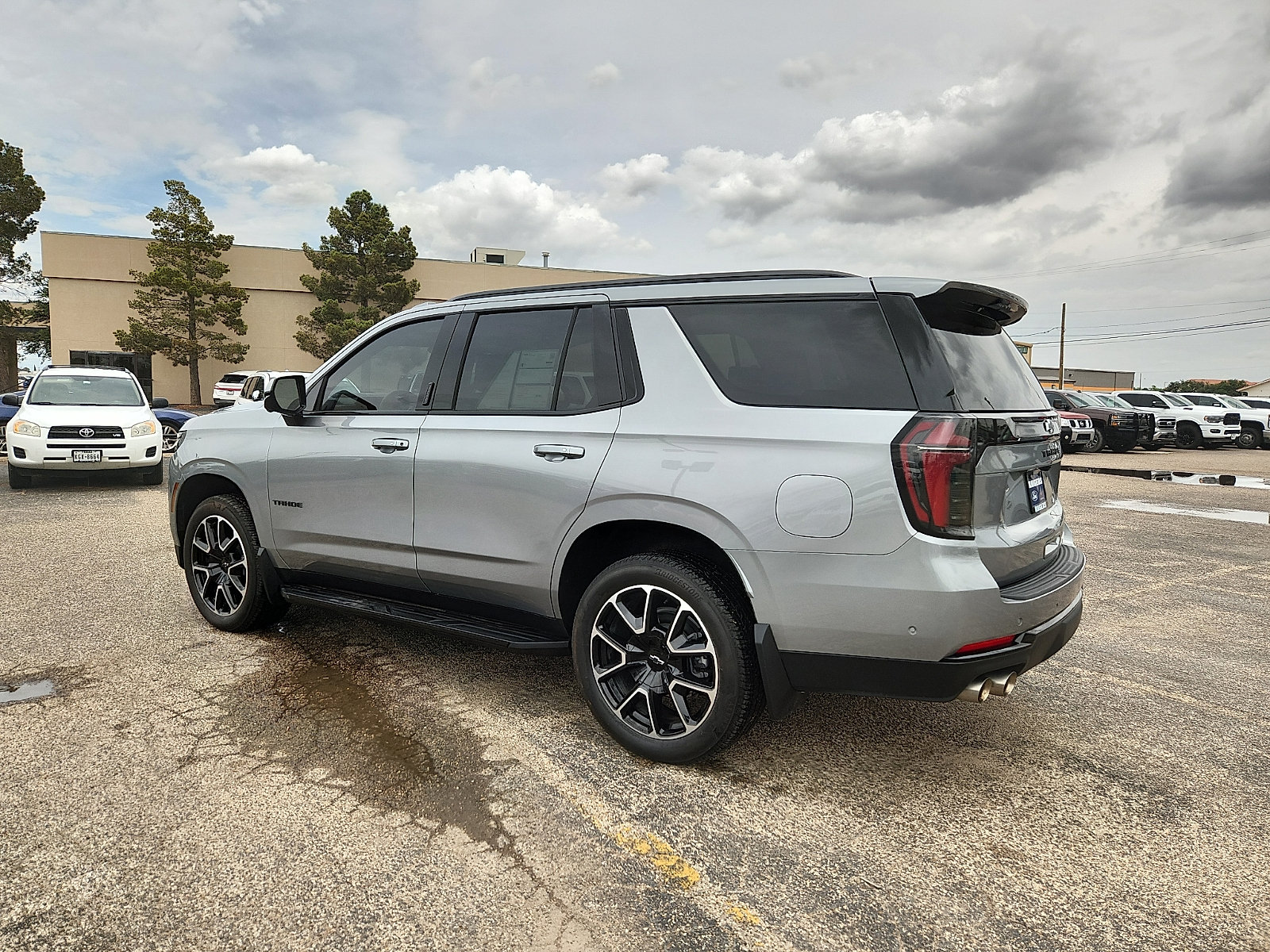 Used 2025 Chevrolet Tahoe RST AWD/4WD image 4