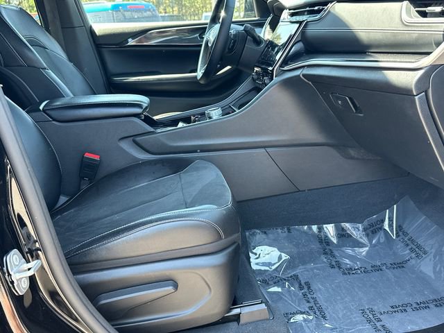 Used 2023 Jeep Grand Cherokee Altitude AWD/4WD image 13