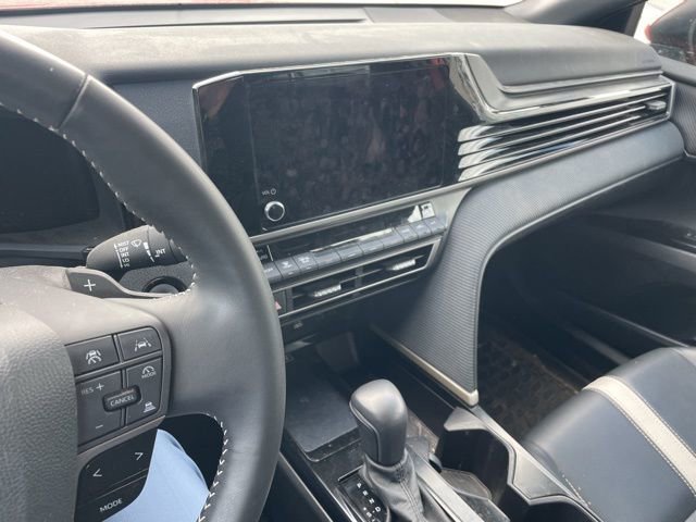 Used 2025 Toyota Camry SE image 10
