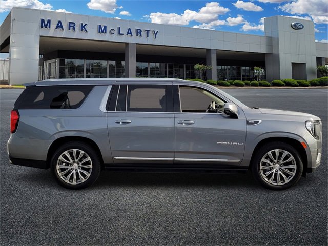 Used 2022 GMC Yukon XL Denali w/ Denali Ultimate Package image 2