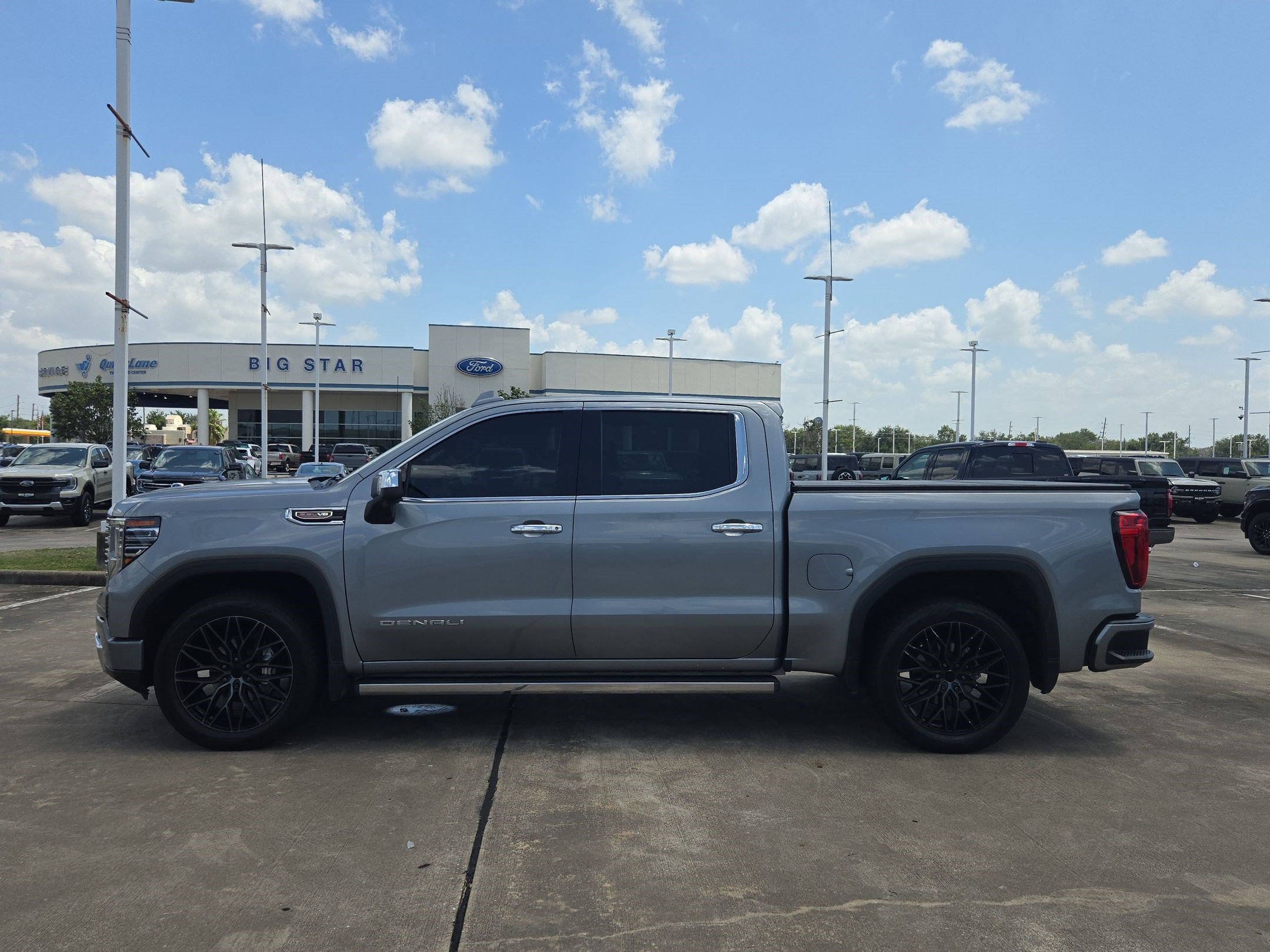Used 2024 GMC Sierra 1500 Denali w/ Denali Reserve Package AWD/4WD image 9