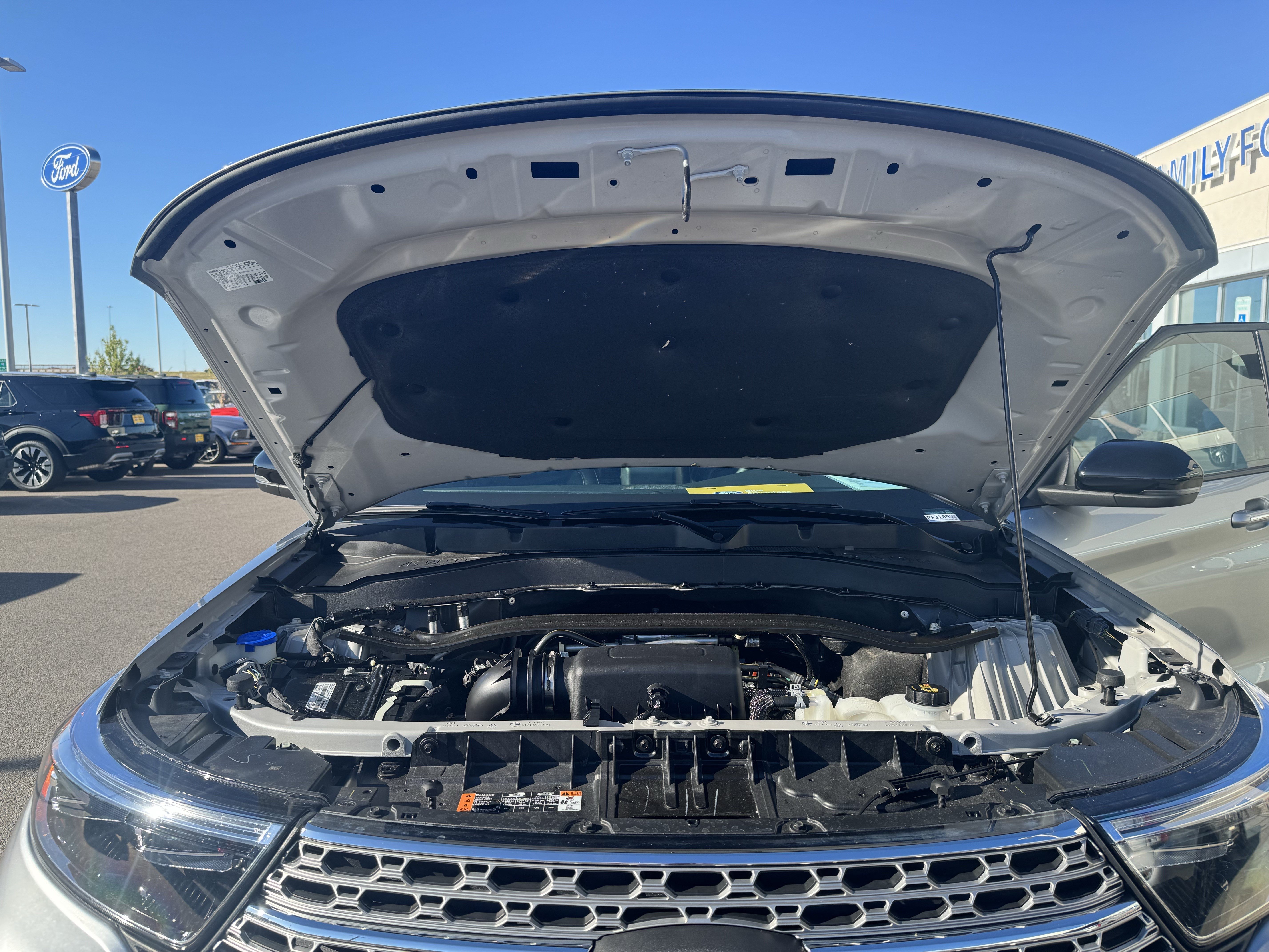 Certified 2024 Ford Explorer Limited w/ Limited Technology Package AWD/4WD image 6