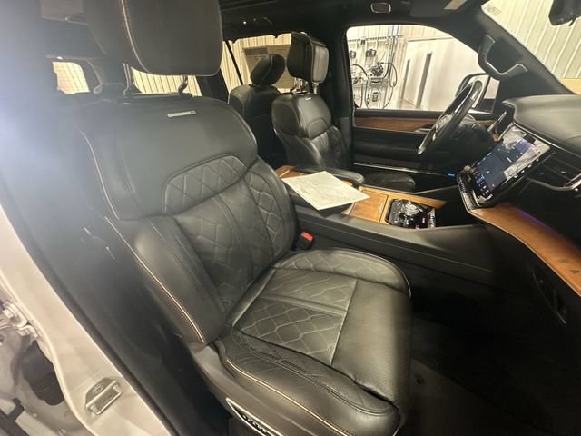 Used 2022 Jeep Grand Wagoneer Series III AWD/4WD image 32