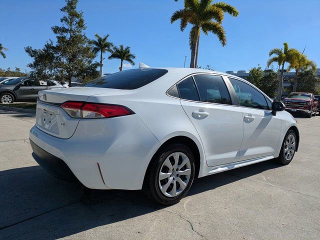 Used 2021 Toyota Corolla LE FWD image 4