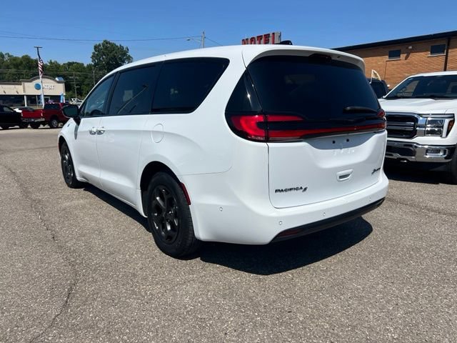 Used 2024 Chrysler Pacifica Limited FWD image 6