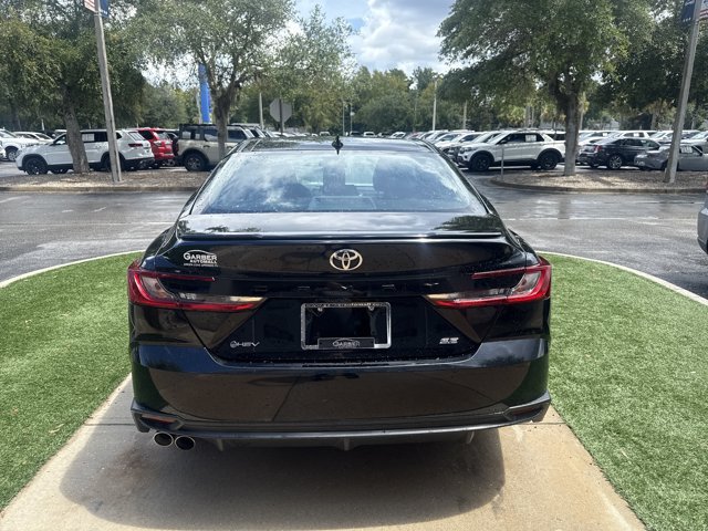 Used 2025 Toyota Camry SE FWD image 3
