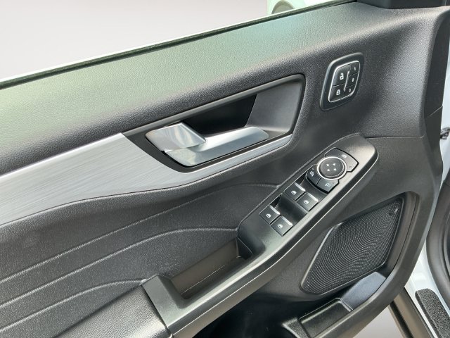 Certified 2025 Ford Escape Platinum AWD/4WD image 10