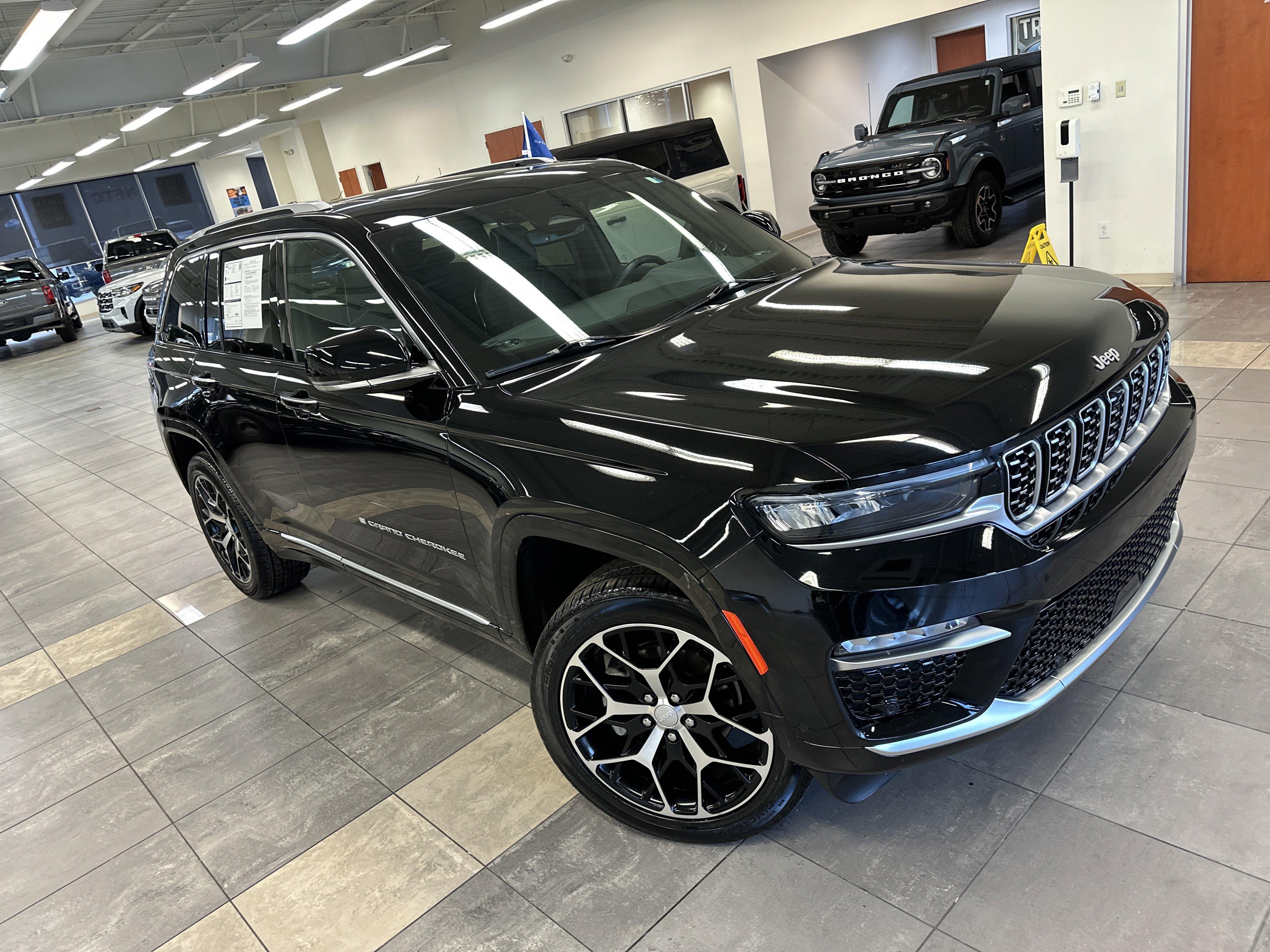 Used 2022 Jeep Grand Cherokee Summit image 11