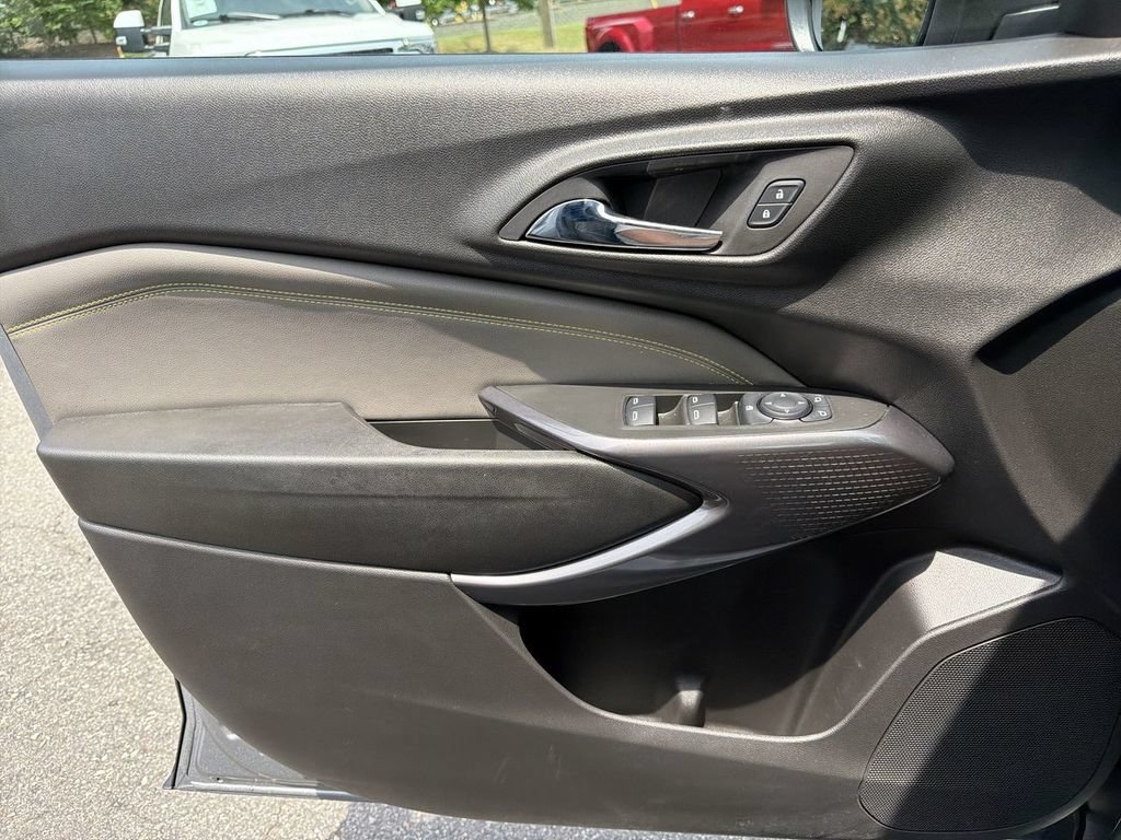 Used 2025 Chevrolet Trax ACTIV w/ Sunroof Package FWD image 21