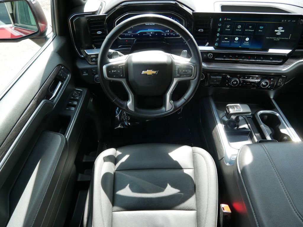 Used 2025 Chevrolet Silverado 1500 LTZ AWD/4WD image 12