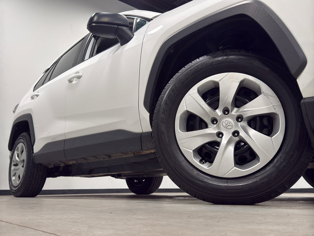 Used 2022 Toyota RAV4 LE image 2