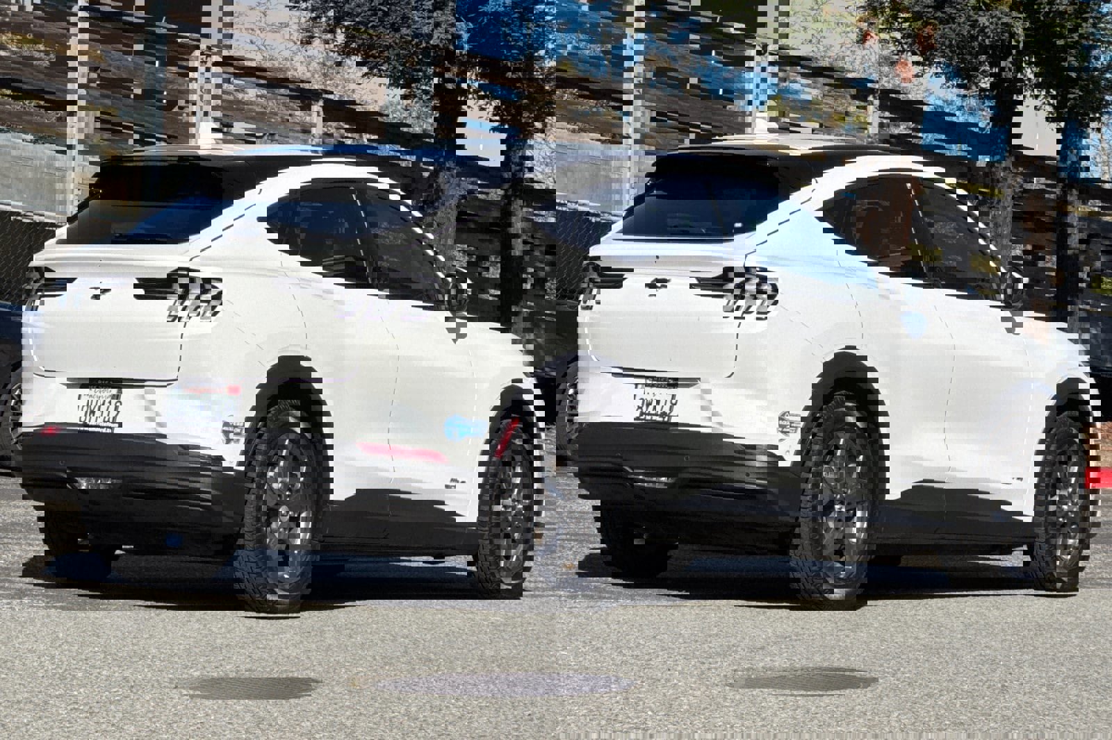 Certified 2021 Ford Mustang Mach-E Select w/ Comfort/Technology Package image 4