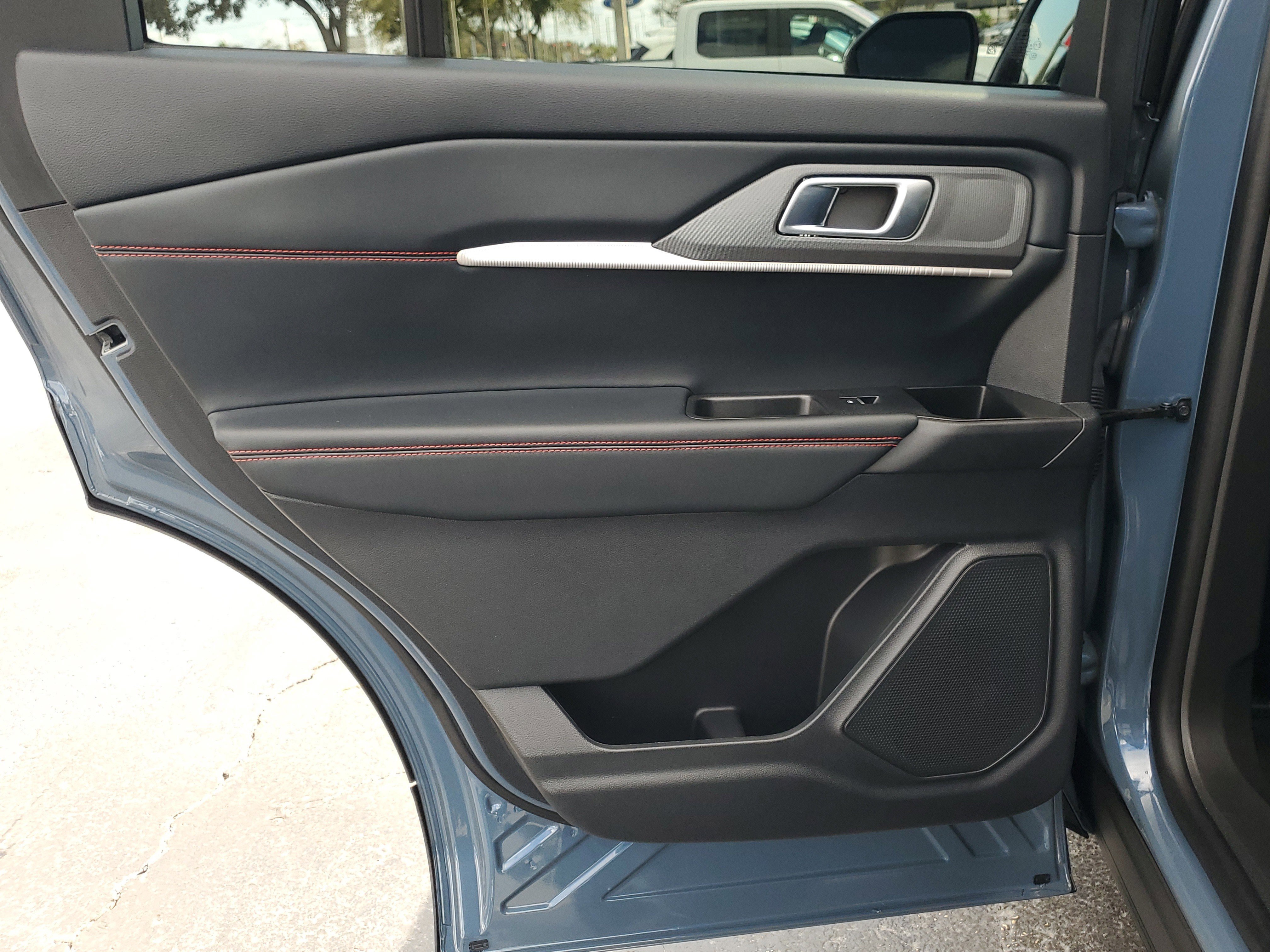 Certified 2025 Ford Explorer ST image 11