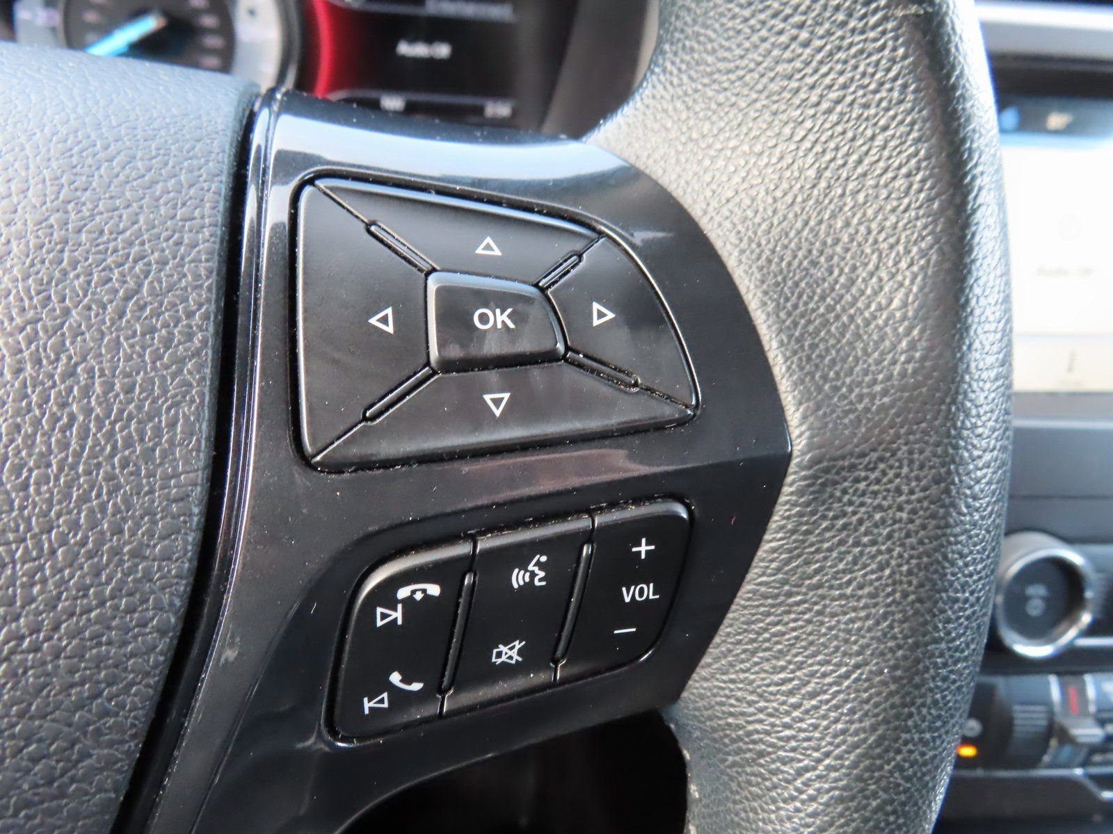 Certified 2018 Ford Explorer XLT w/ Equipment Group 201A image 17