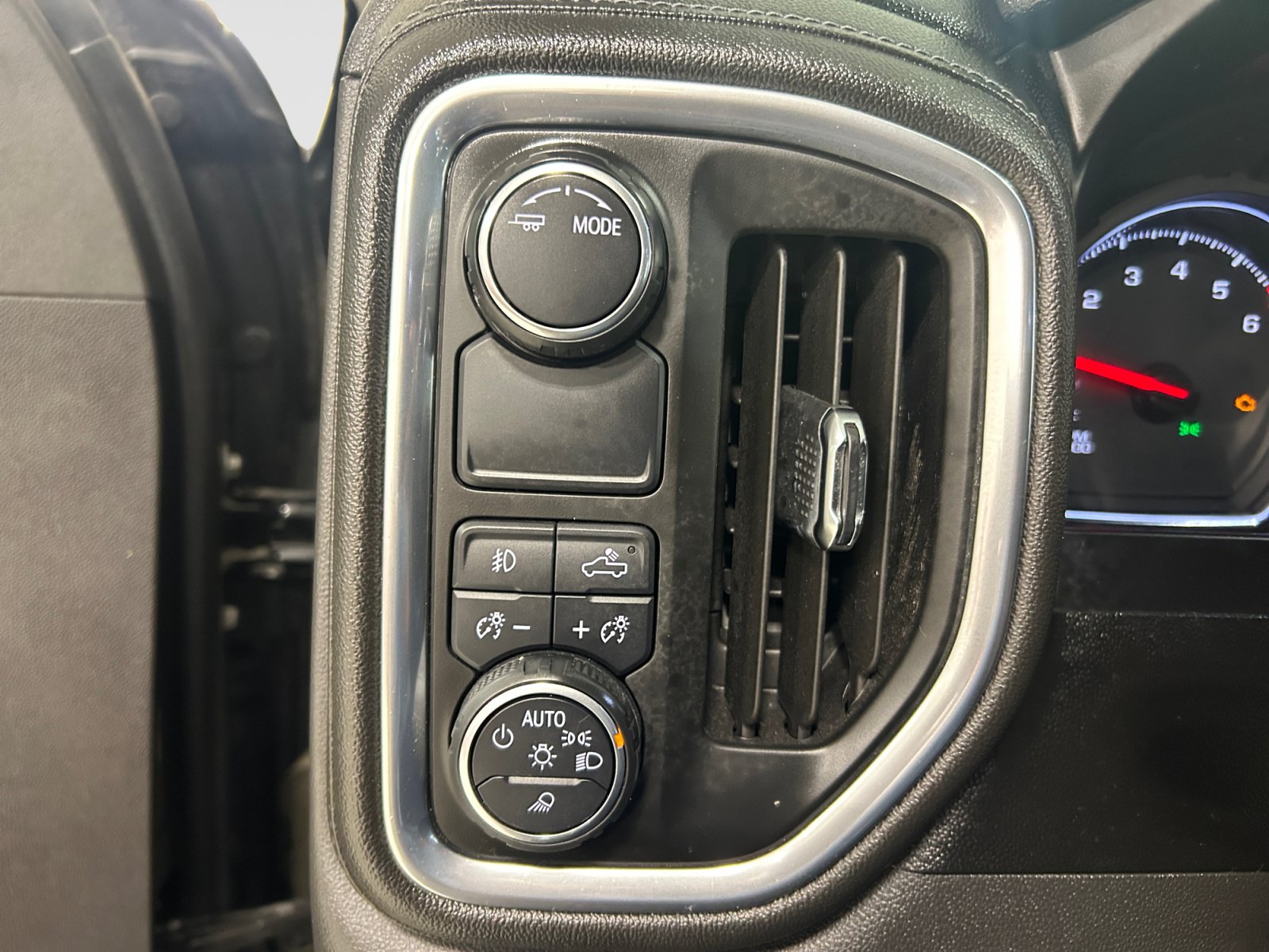 Used 2020 Chevrolet Silverado 1500 LTZ w/ LTZ Texas Edition RWD image 19