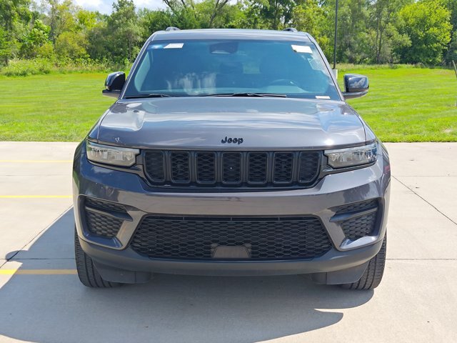 Used 2023 Jeep Grand Cherokee Altitude AWD/4WD image 7