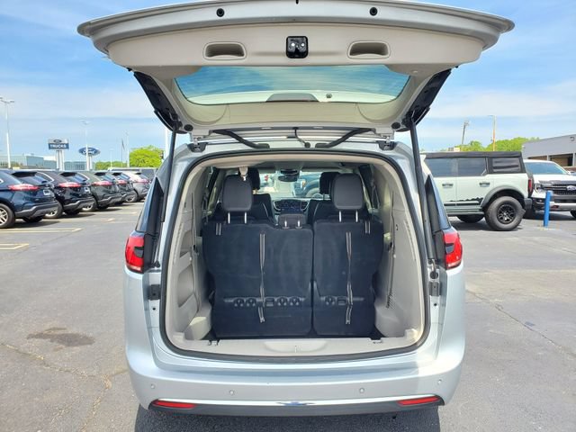 Used 2023 Chrysler Pacifica Touring-L FWD image 30