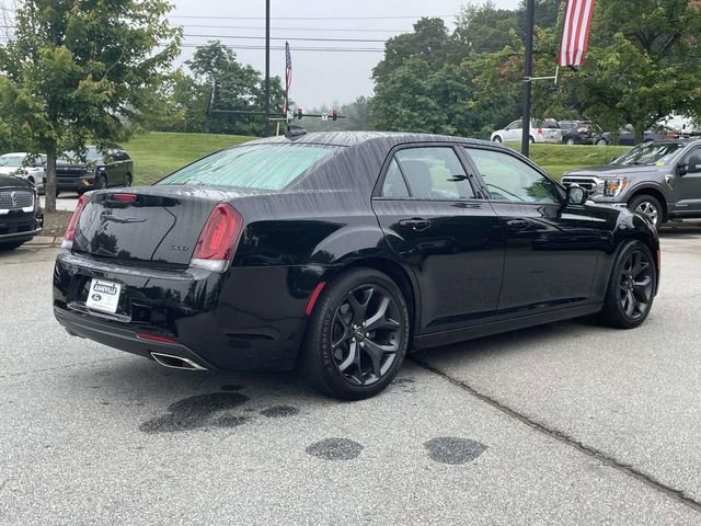 Used 2021 Chrysler 300 Touring w/ Sport Appearance Package RWD image 5