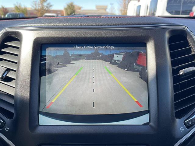 Used 2019 Jeep Cherokee Trailhawk AWD/4WD image 24