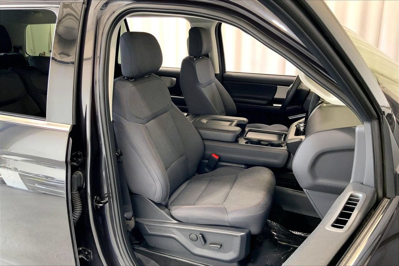 Certified 2025 Ford Expedition Active AWD/4WD image 6