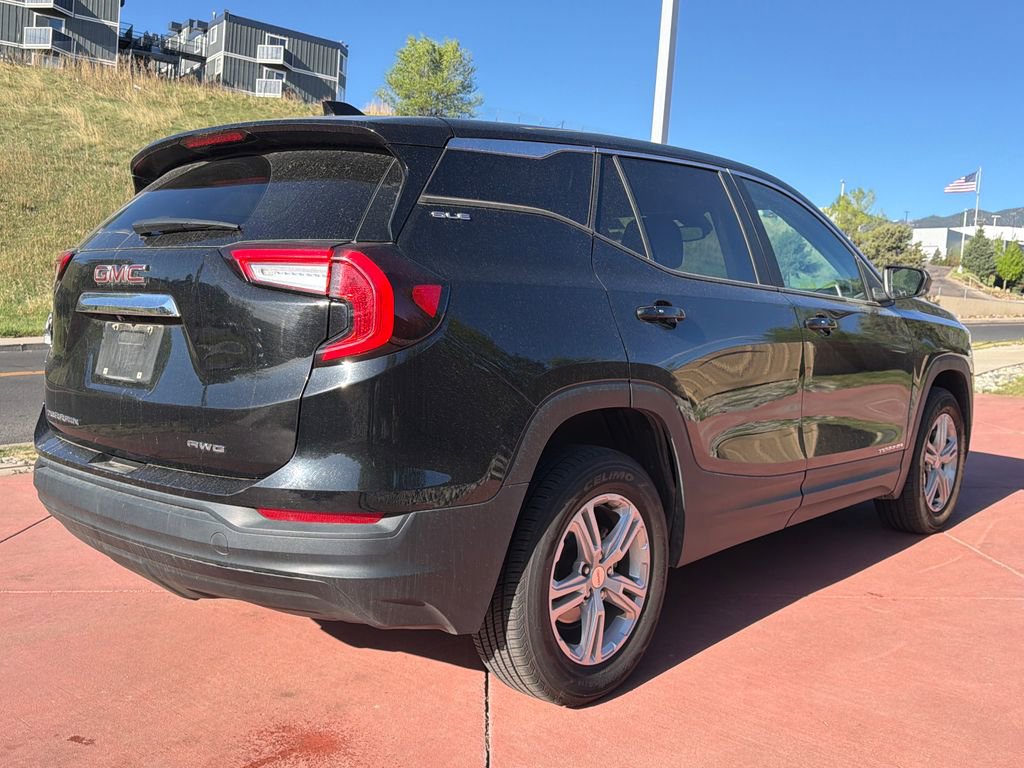 Used 2024 GMC Terrain SLE image 7