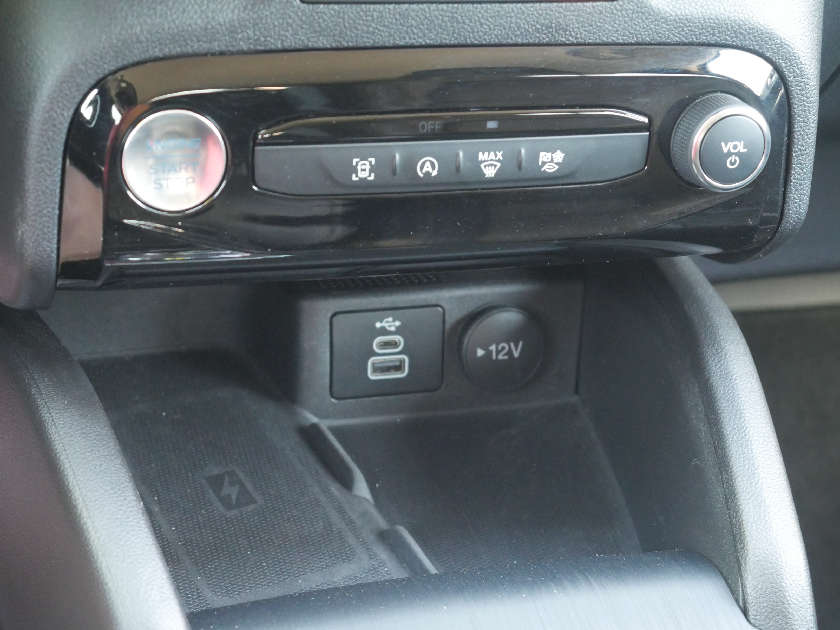 Certified 2025 Ford Escape Platinum AWD/4WD image 12